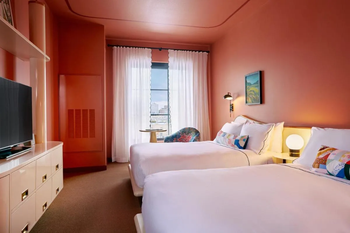 Image 6 of Hotel Genevieve