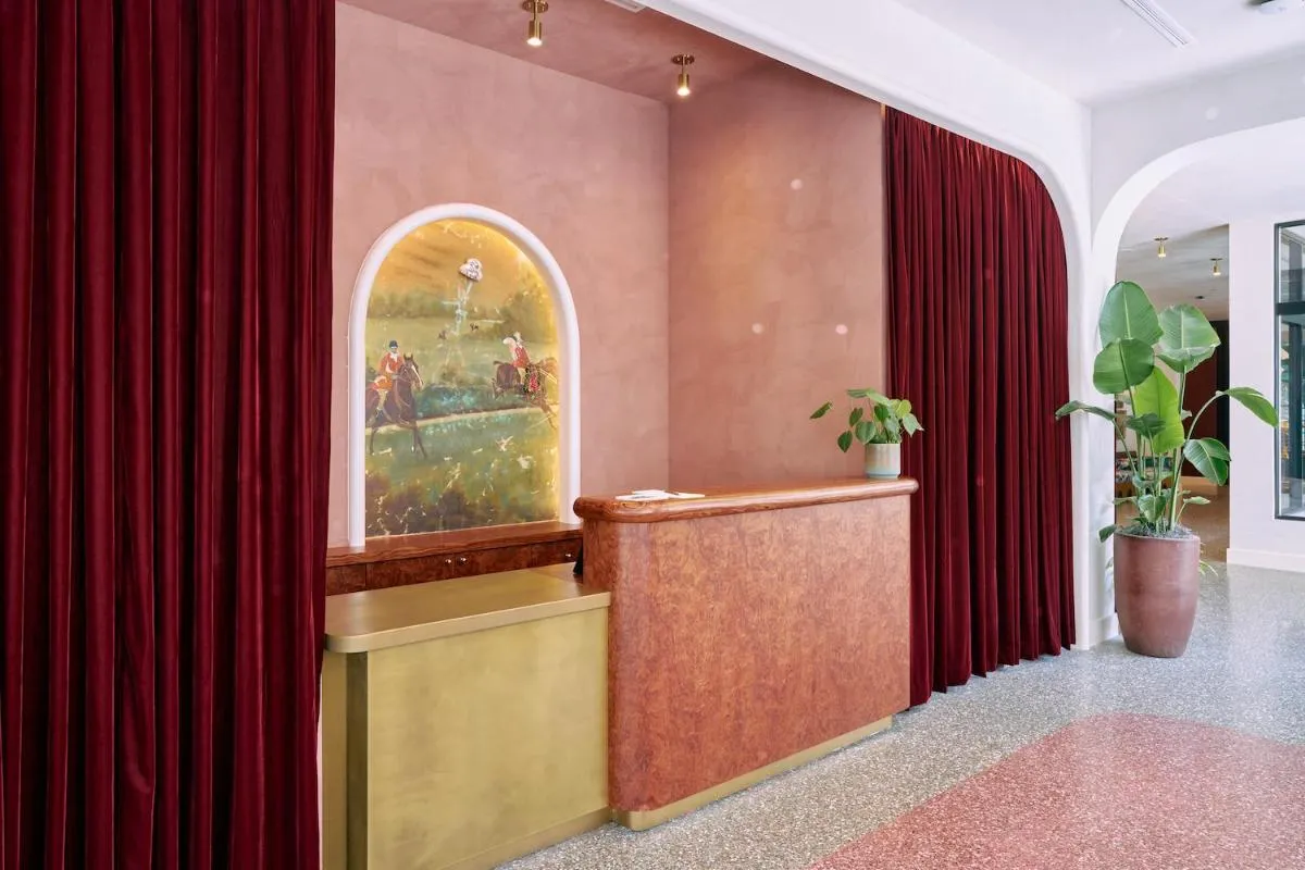 Image 5 of Hotel Genevieve