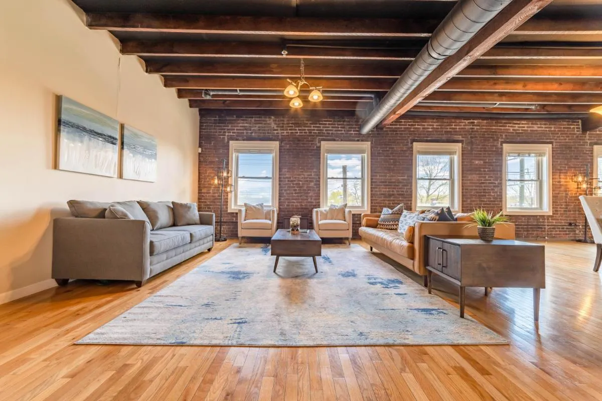 Image 4 of KING Penthouse Sleep8 4Bed 3BR 2BA Swepson Loft
