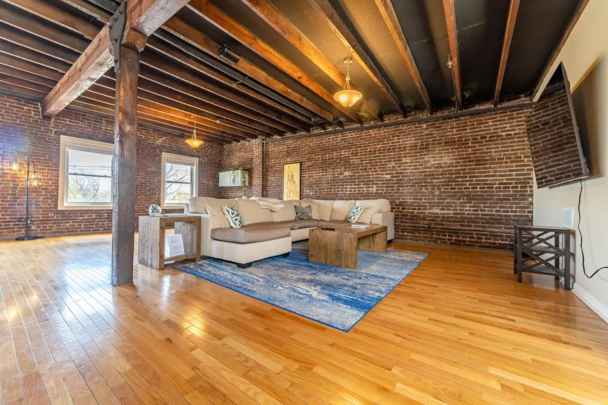 Image 5 of KING Penthouse Sleep8 4Bed 3BR 2BA Swepson Loft