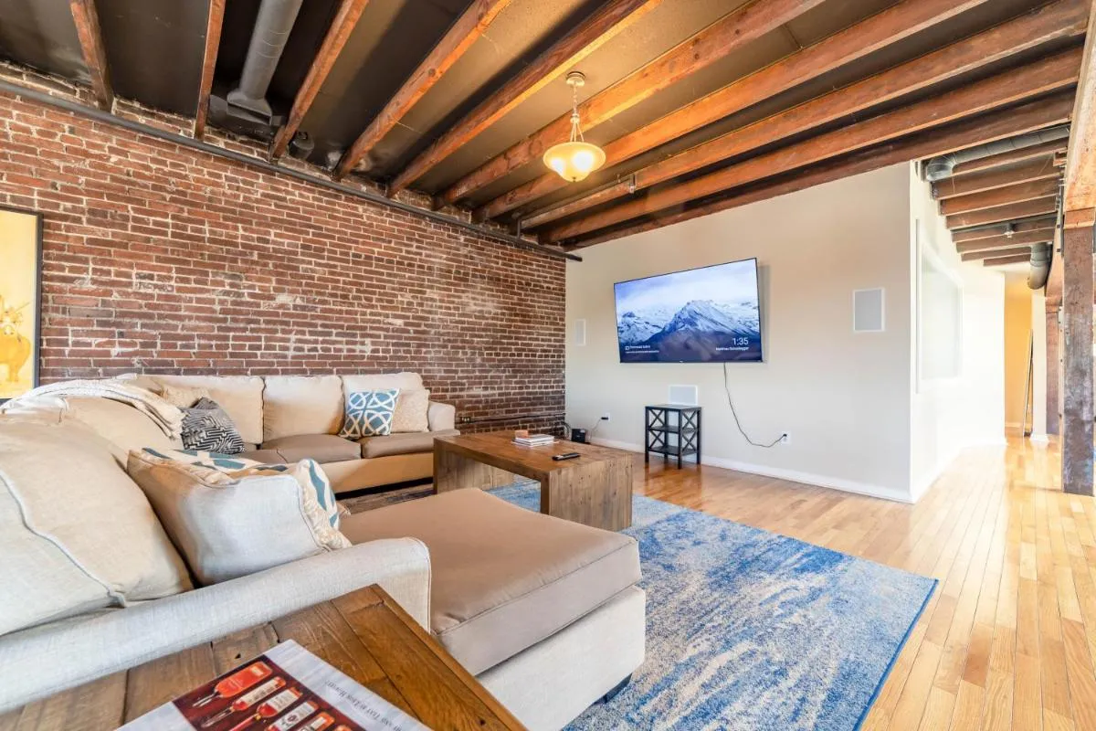 Image 6 of KING Penthouse Sleep8 4Bed 3BR 2BA Swepson Loft