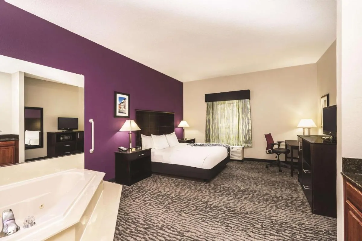 Image 1 of La Quinta Inn & Suites by Wyndham Louisville East