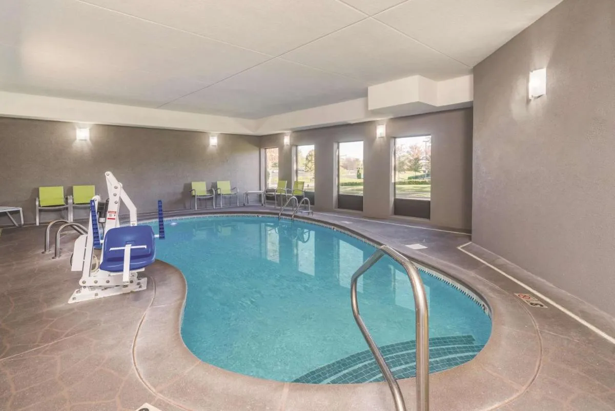 Image 3 of La Quinta Inn & Suites by Wyndham Louisville East