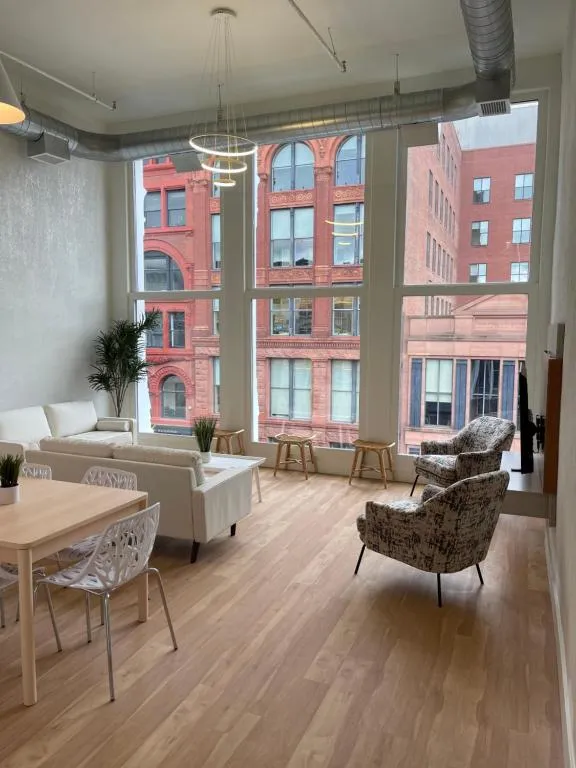 Image of Lou-City Penthouse Suite! Savor Life with Hollyhock