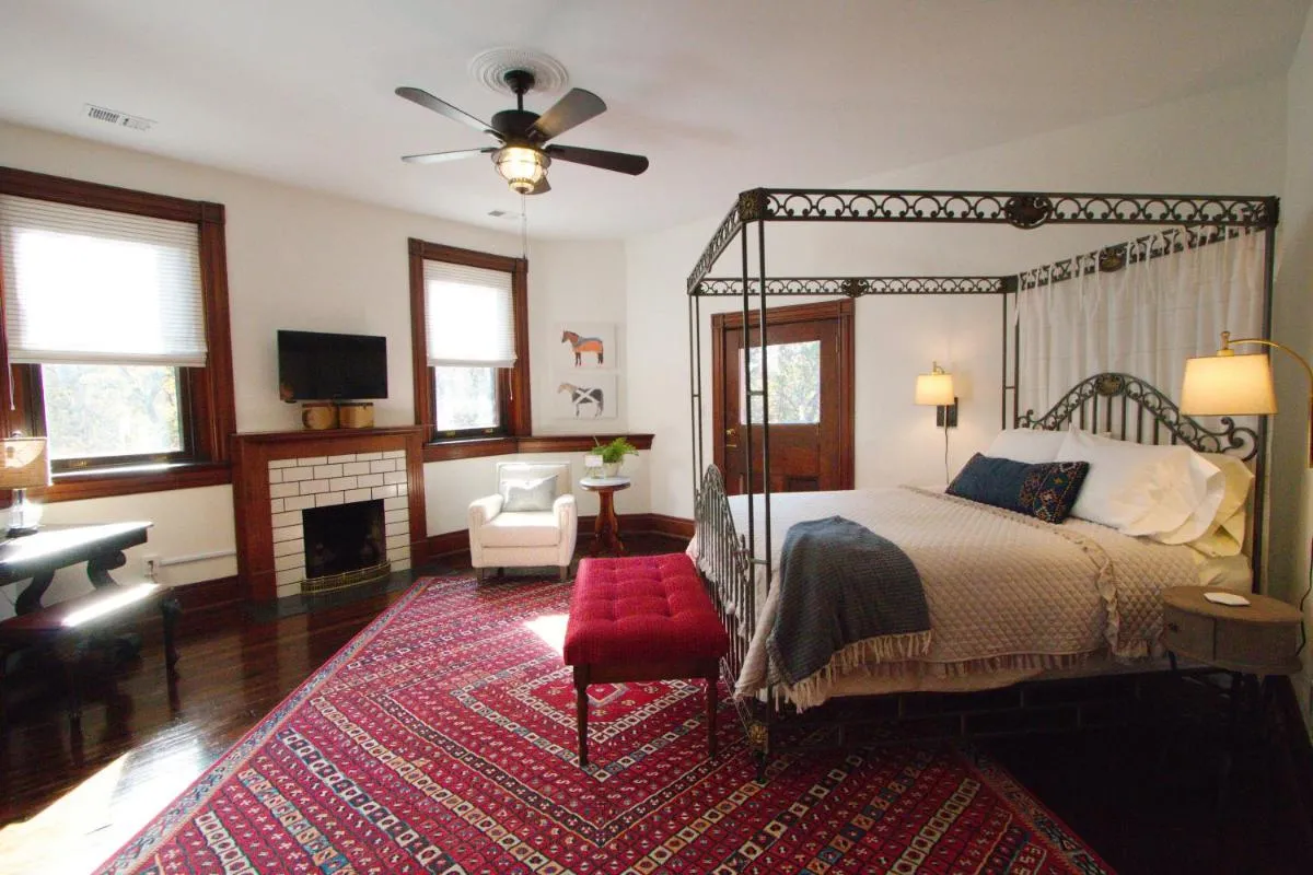Image 6 of Louisville Bourbon Inn