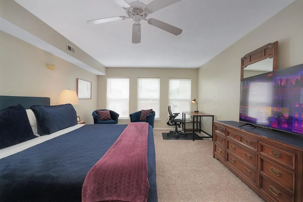 Image 1 of Lux Townhouse, Walk to All, Sleeps 6 Adults