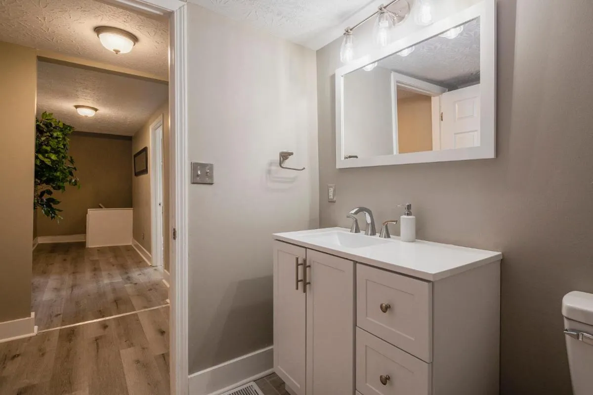 Image 2 of Newly renovated 4BR CozySuites