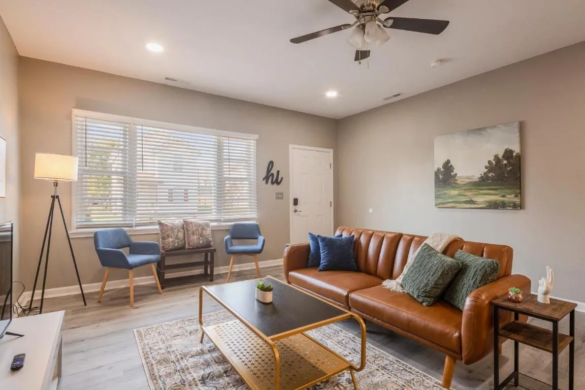 Image of Newly renovated 4BR CozySuites