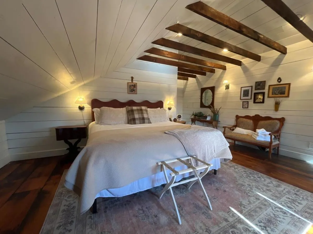 Image 1 of Peaceful Room in Frankfort Louisville KY