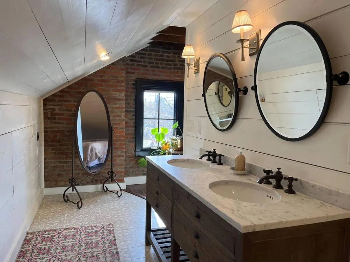 Image 2 of Peaceful Room in Frankfort Louisville KY