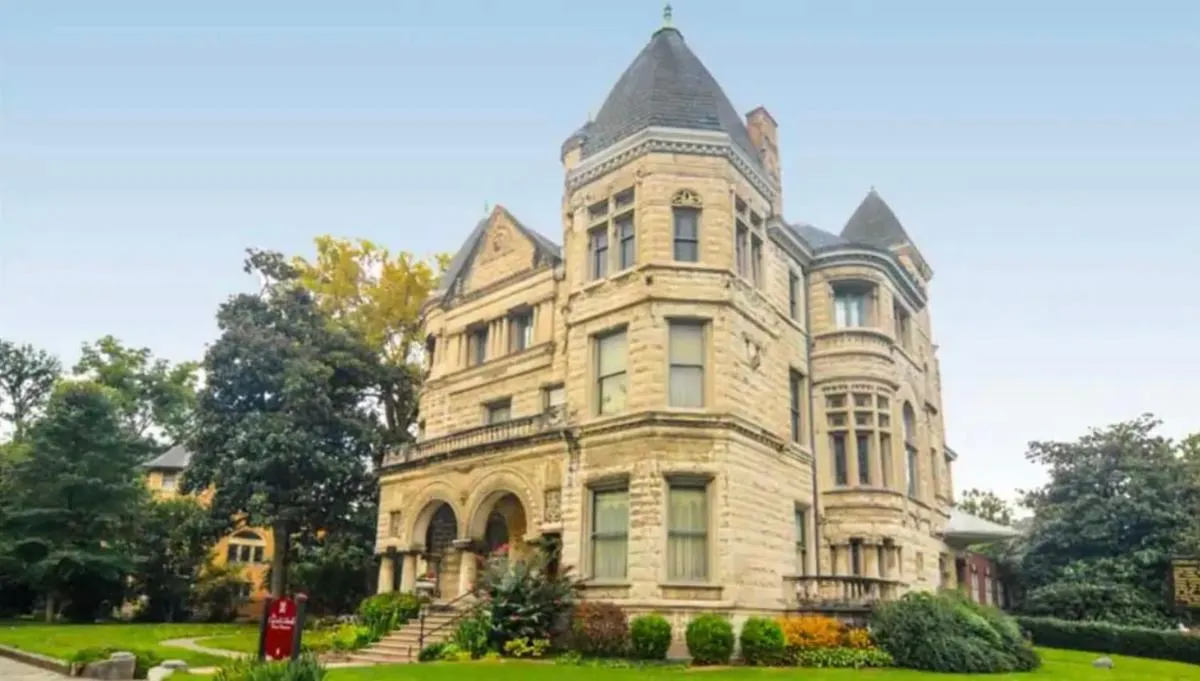 Image 5 of Spacious 4BR Home with Cozy Vibes in Louisville