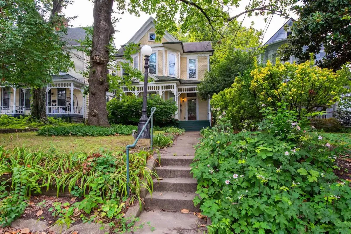 Image 5 of Spacious Historic House Near Louisville Sites