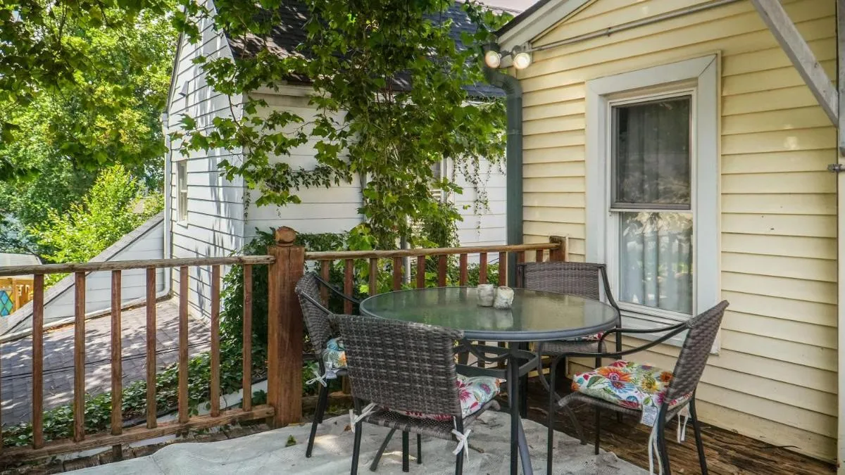 Image 3 of Spacious Historic House Near Louisville Sites
