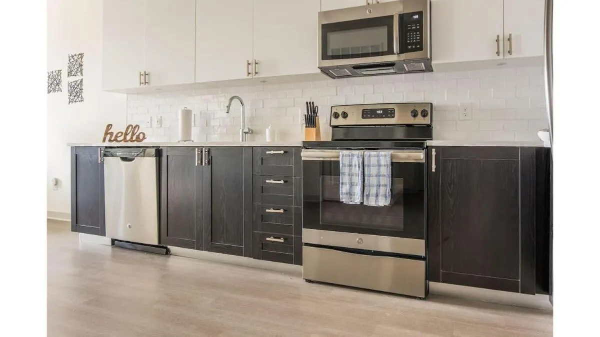 Image 3 of Stunning Nulu 1BR CozySuites 03