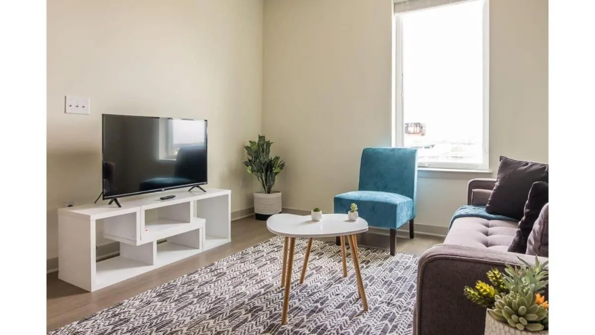 Image 4 of Stunning Nulu 1BR CozySuites 04