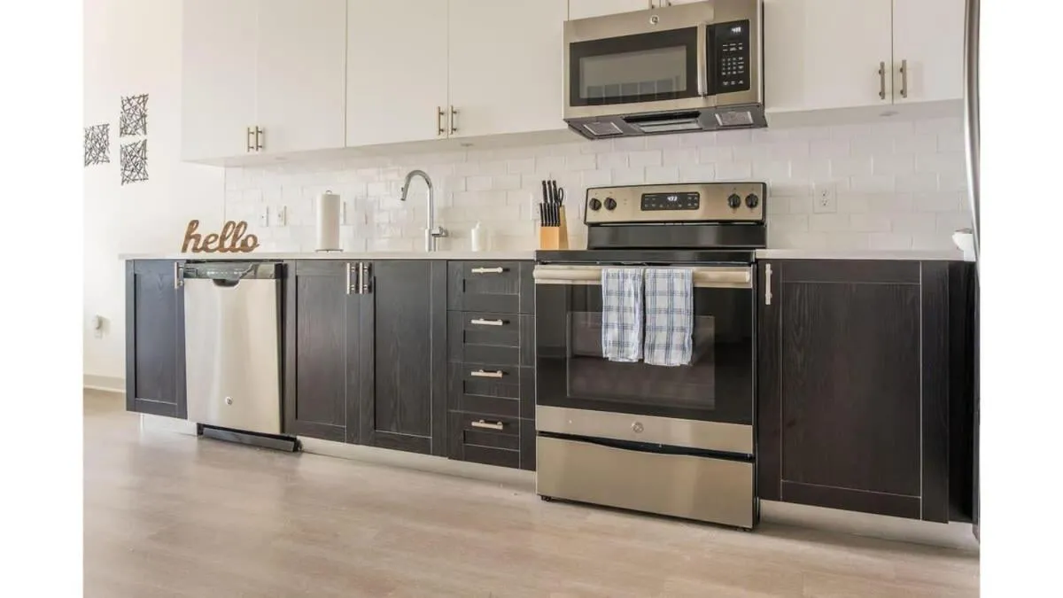 Image 3 of Stunning Nulu 1BR CozySuites 04