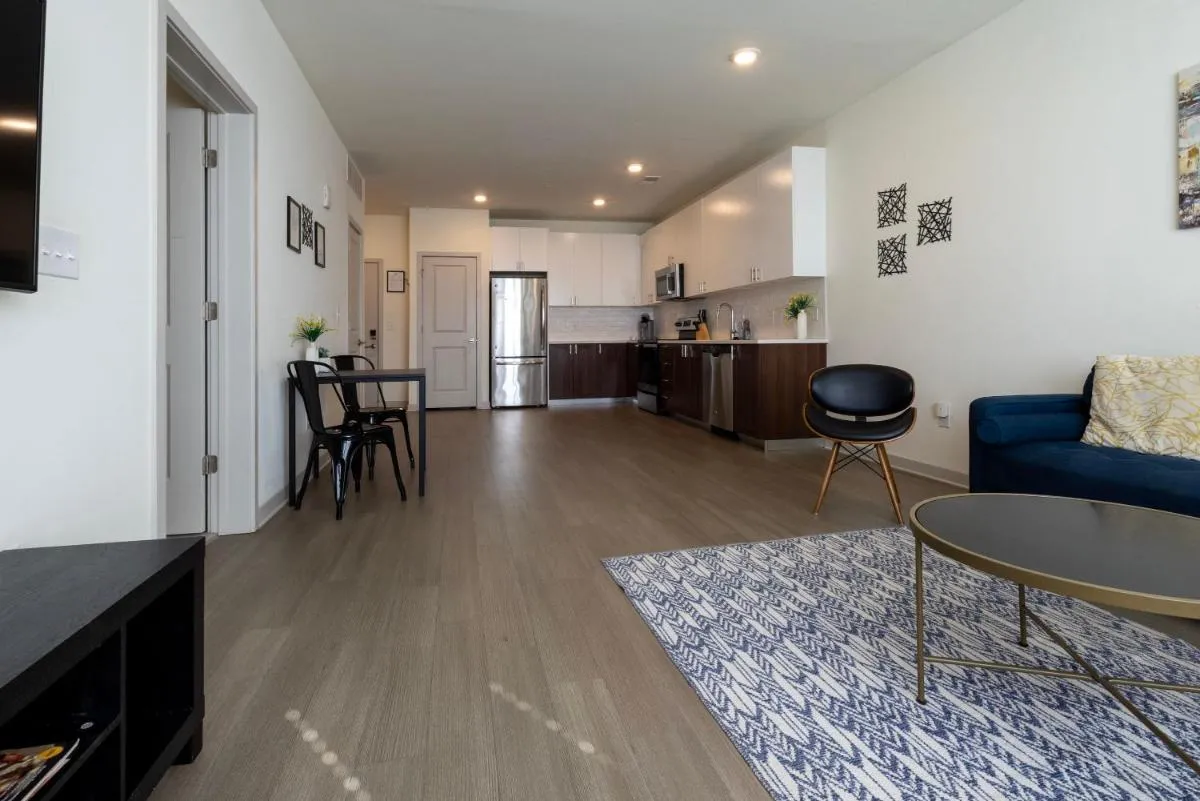 Image 4 of Stunning Nulu 1BR CozySuites 05