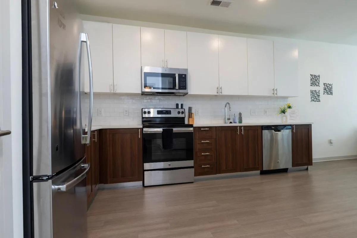 Image 3 of Stunning Nulu 1BR CozySuites 05