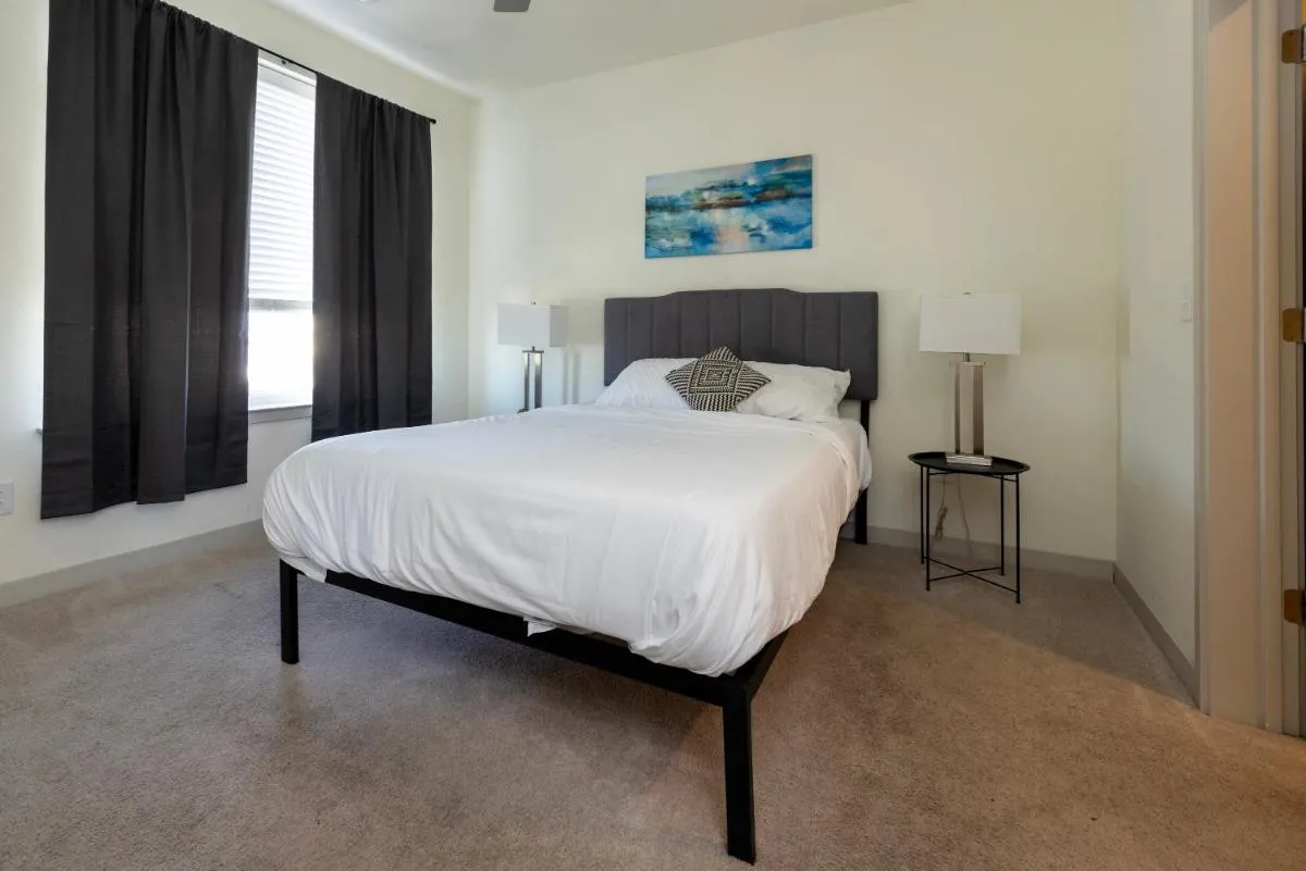 Image 1 of Stunning Nulu 1BR CozySuites 06