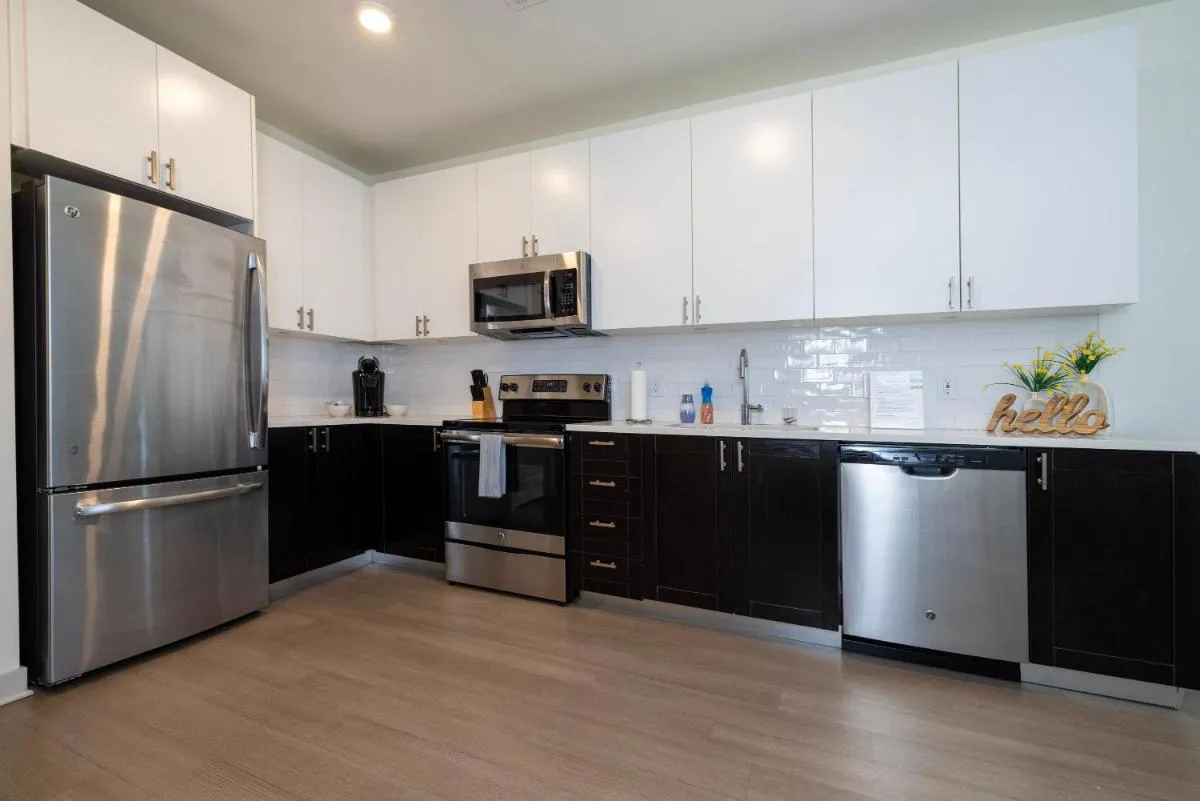 Image 3 of Stunning Nulu 1BR CozySuites 06