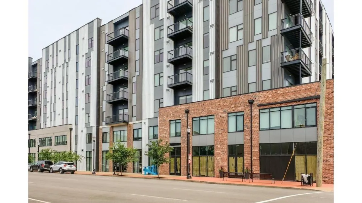 Image 5 of Stunning Nulu 1BR CozySuites 06