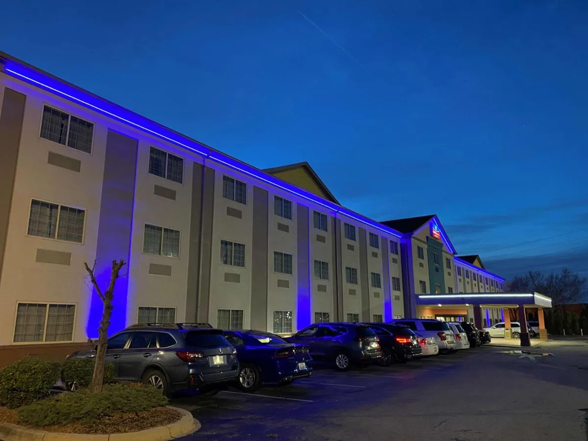 Image 2 of SureStay Plus by Best Western Louisville Airport Expo