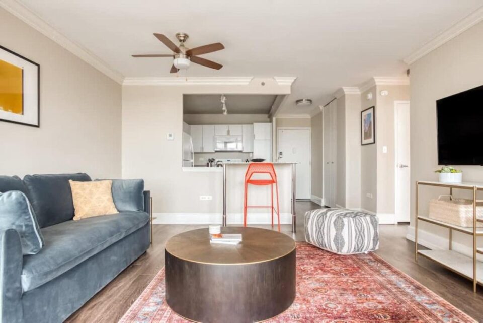 TWO 800 Tower CozySuites with sky pool, lounge! 8FL